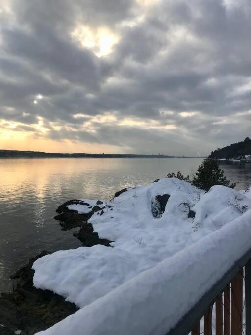 Om Chalet 2 Avec Spa Et Foyer Borde Du Fleuve St-Pierre-de-l'Île-d'Orléans Exteriör bild