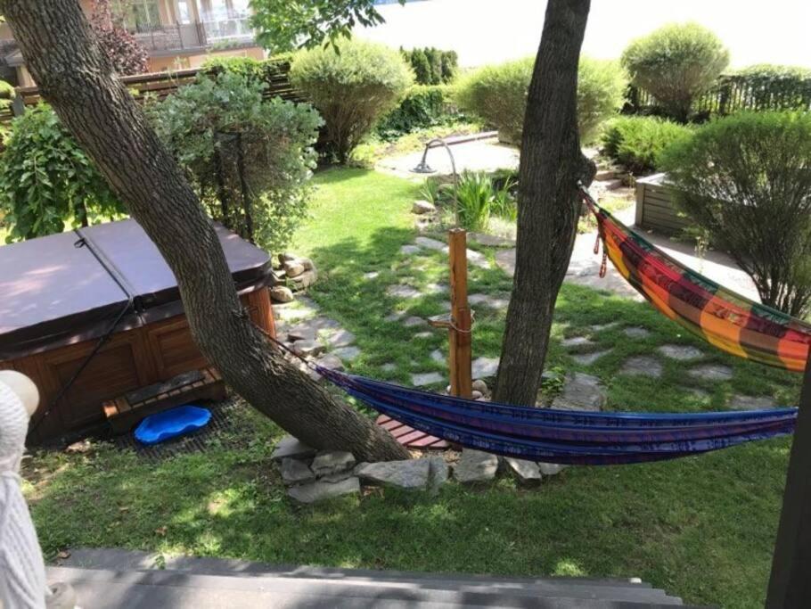 Om Chalet 2 Avec Spa Et Foyer Borde Du Fleuve St-Pierre-de-l'Île-d'Orléans Exteriör bild
